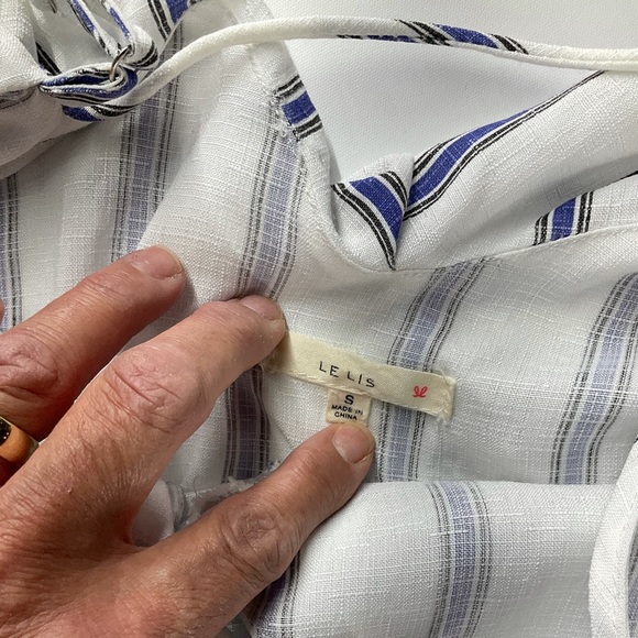 Le Lis romper crisscross ruffled cinched waist cold shoulder strap blue white SM - Picture 3 of 11